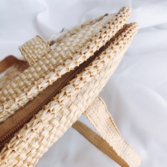 Handwoven Straw Handbag - Picture 5 of 6